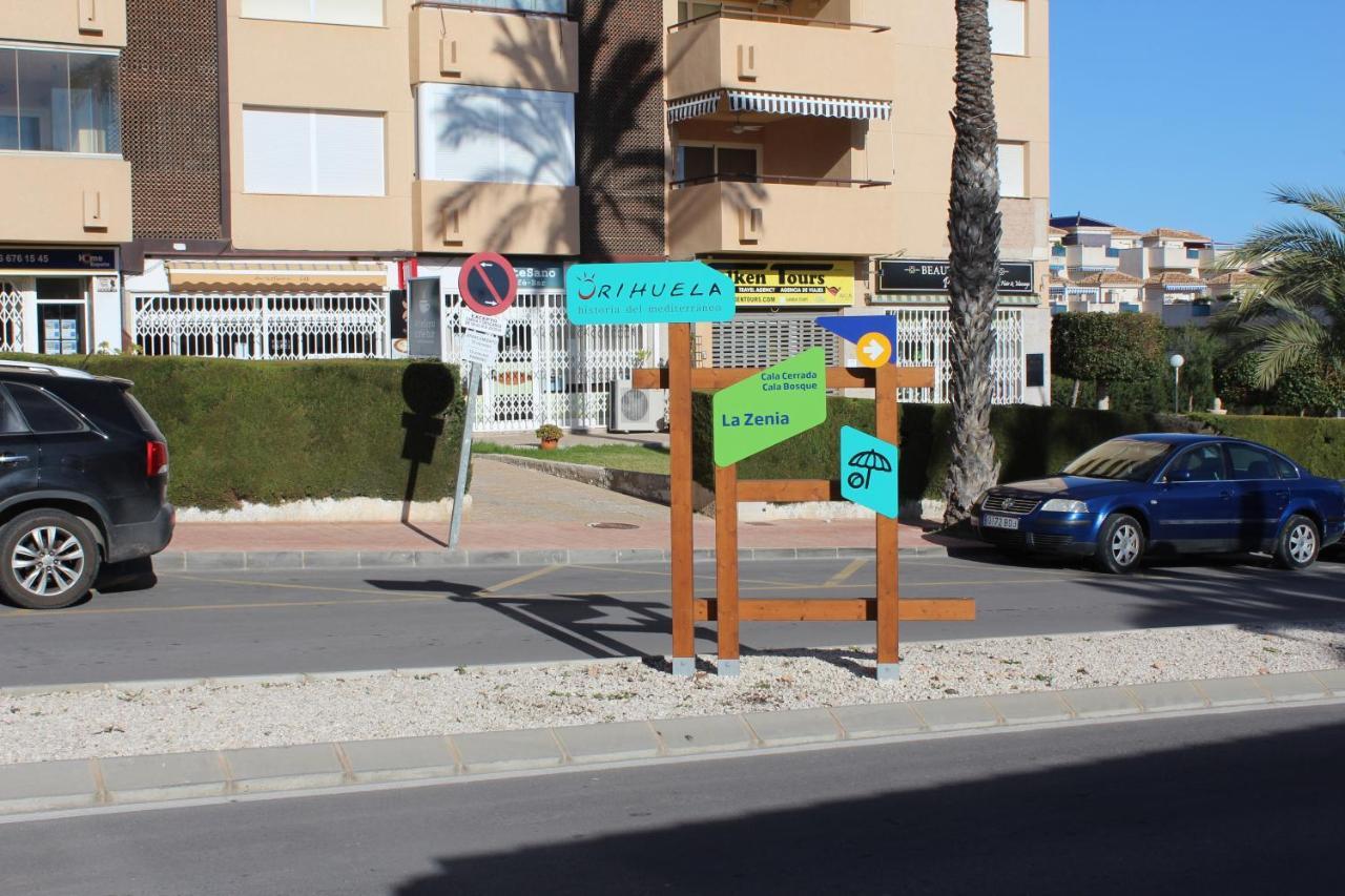Bungalow With 2 Bedrooms And Roof Terrace In The Center Of La Zenia. Free Wifi. Orihuela Exteriör bild